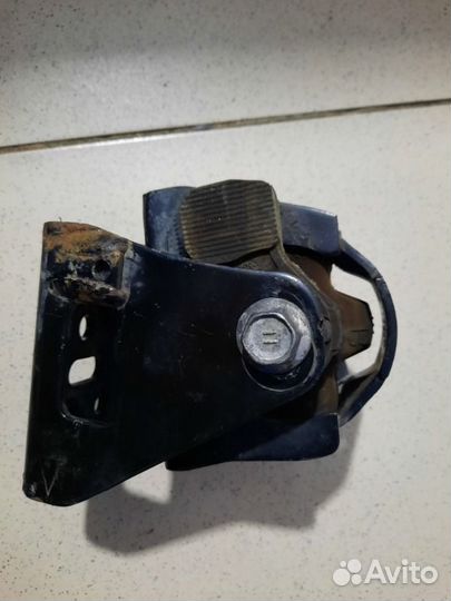 Подушка кпп передняя Тoyota Corolla E180 2014+