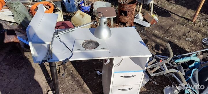 Стол маникюрный