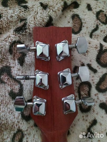 Акустическая гитара Martinez