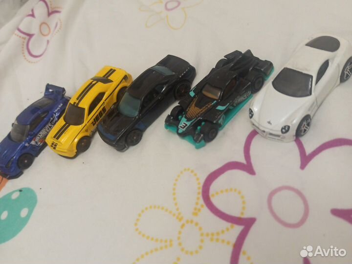 5 машинок хот вилс