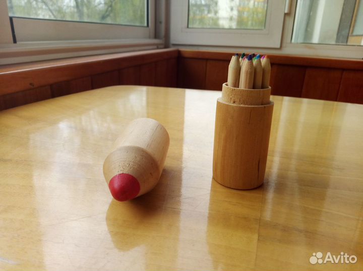Пенал из дерева в виде карандаша