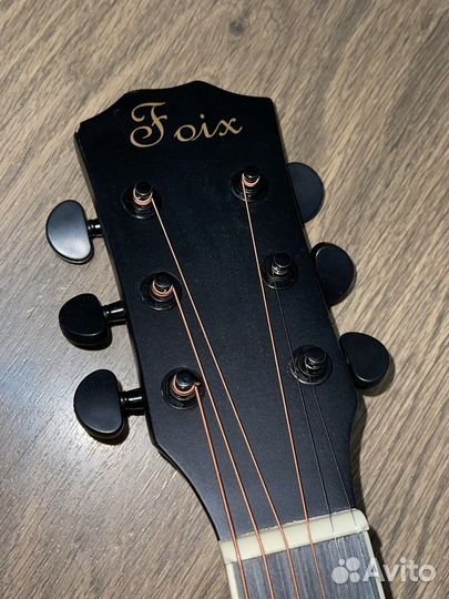 Акустическая гитара