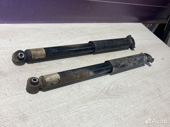 Задние амортизаторы на Форд Транзит С 2013-2022 г