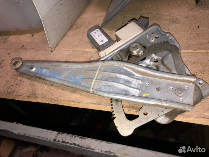 Стеклоподъёмник задний левый Toyota Avensis T250