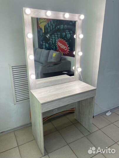 Туалетный столик