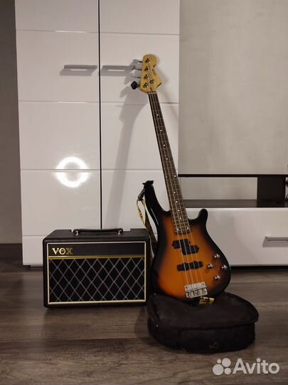 Бас гитара и комбик