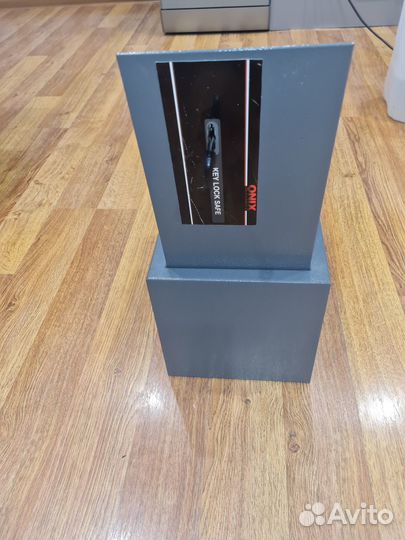 Сейф металлический