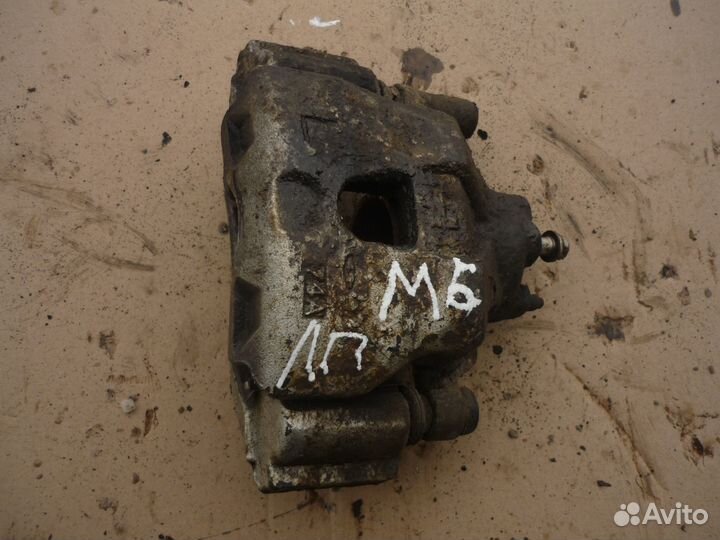 Суппорт передний левый Мазда 6 GG 2.0