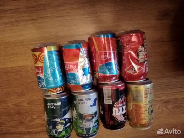 Коллекция банок Пепси с изображением футболистов