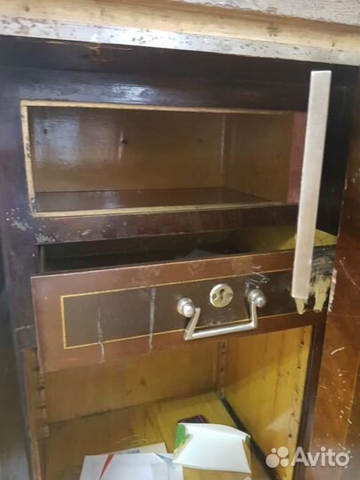 Продаётся антикварный сейф