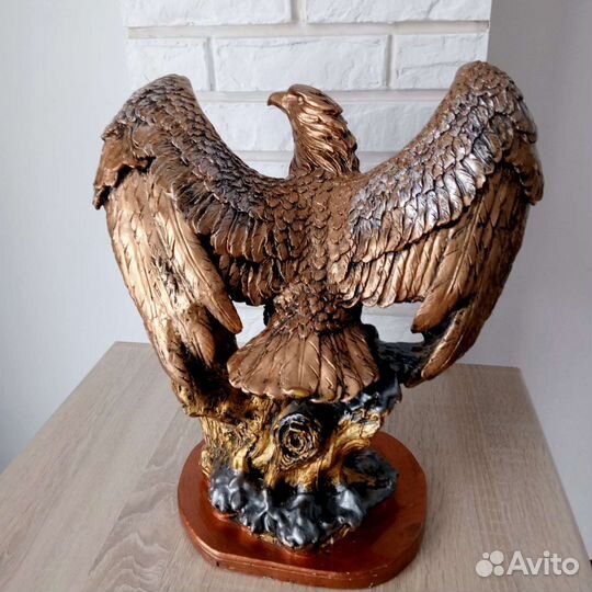 Статуэтка орла