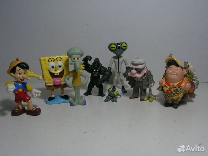 Фигурки супергероев, пиратов, героев фильмов и т.д