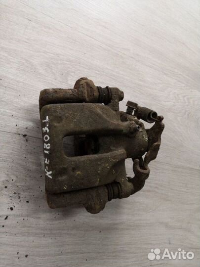 Суппорт задний левый Toyota Corolla E180