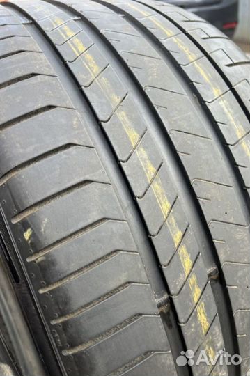 Pirelli P Zero PZ4 295/35 R20