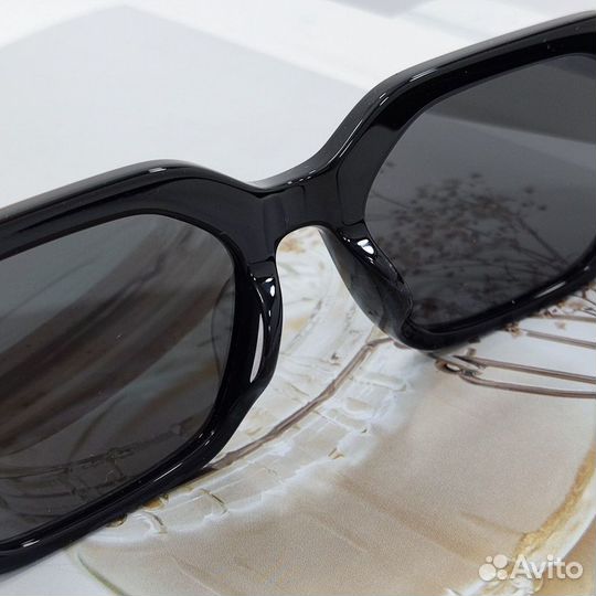 Солнцезащитные очки Tom Ford FT0917 black