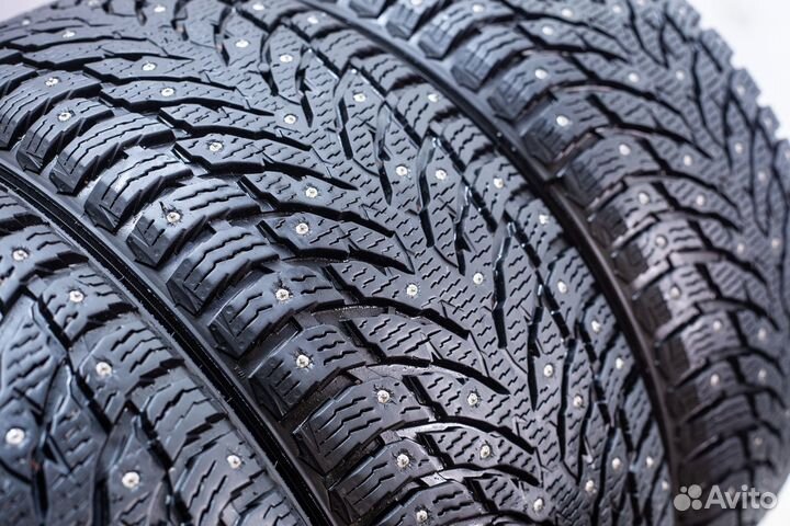 Nokian Tyres Hakkapeliitta 9 235/45 R18 98T