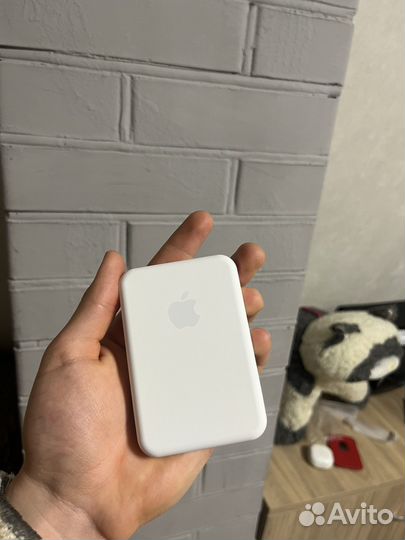 Повербанк apple MagSafe