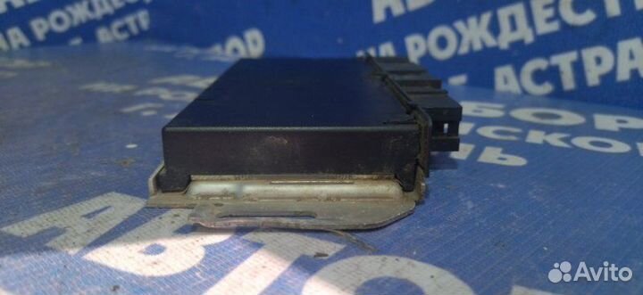 Блок предохранителей под капот Mercedes-Benz W220