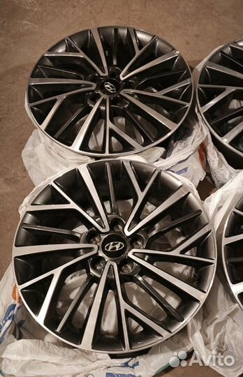 Комплeкт оригинальных дискoв R18 Нyundаi Тuсsоn 3