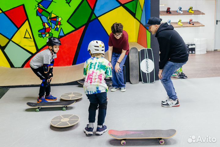 Инструктор тренер обучение на скейте, скейтборде