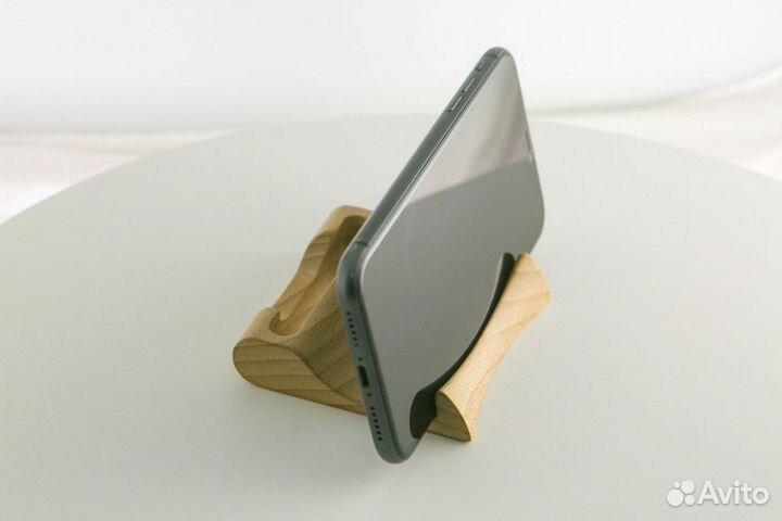 Подставка для телефона из дерева