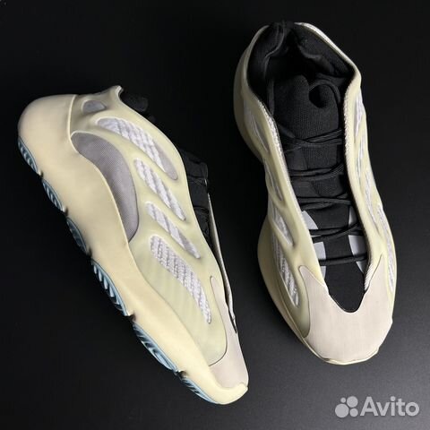 Кроссовки Adidas Yeezy Boost 700