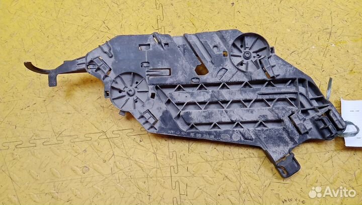 Кронштейн фары Octavia (A5 1Z)