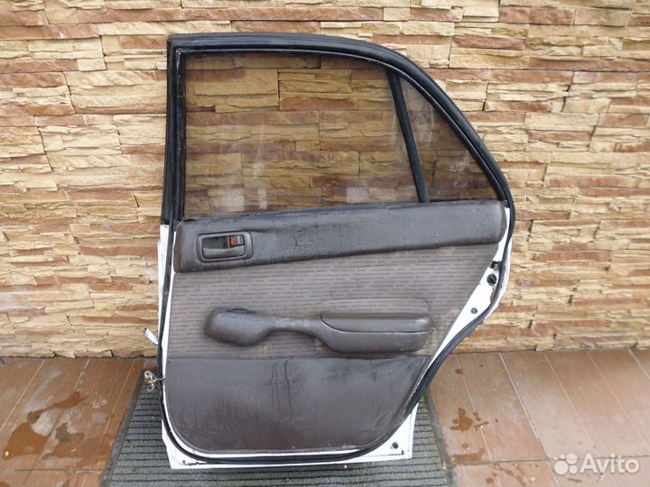 Тойота Карина 190 дверь задняя правая 1992-1998