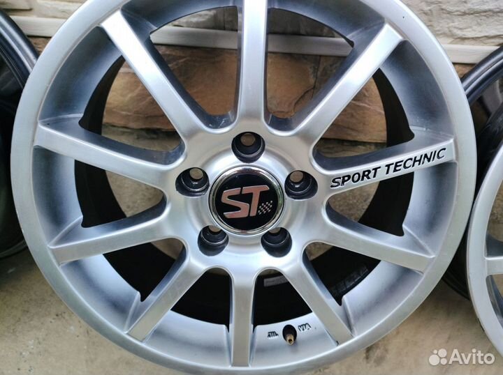 Комплект литых дисков Sport Technic R16