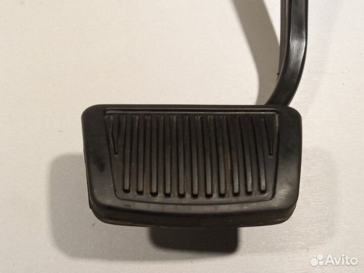 Педаль тормоза Hyundai Solaris седан G4FC 2011