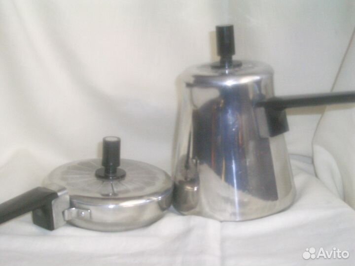 Селедочницы и кофейник и омлетница силиконовая