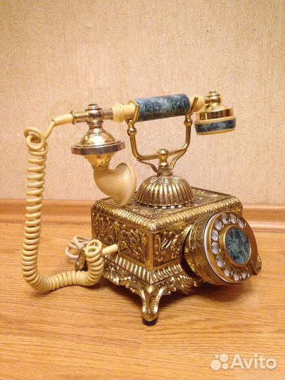Ретро-телефон 20 века