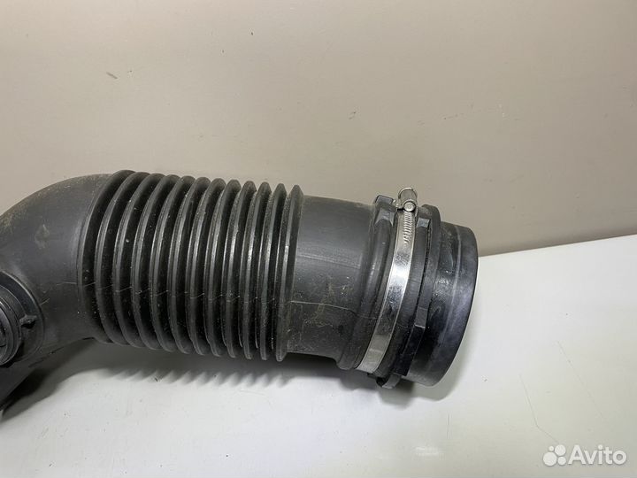 Патрубок воздушного фильтра Audi A6 C6 06E129629E