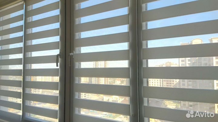 Рулонные шторы день- ночь в наличии белые