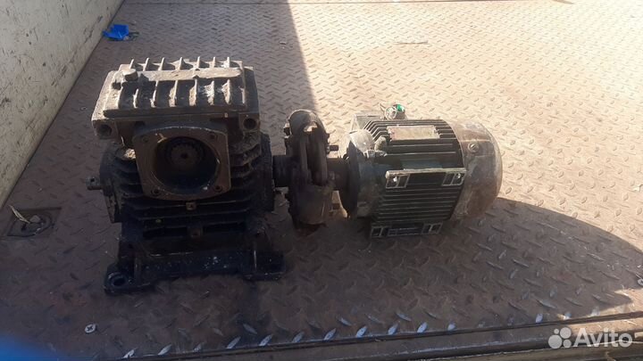 Двигатель с редуктором