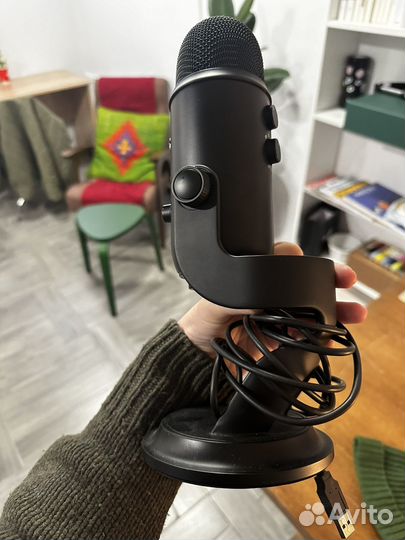 Микрофон Logitech Yeti