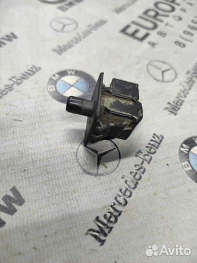 Концевик двери Mercedes-Benz E Class W210