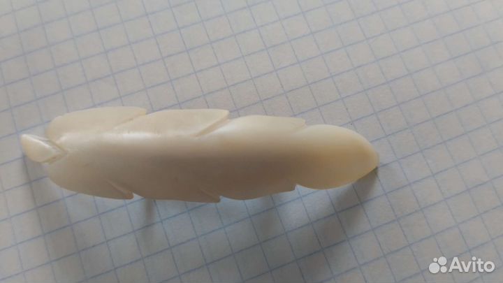 Винтажная брошь Япония резной коралл