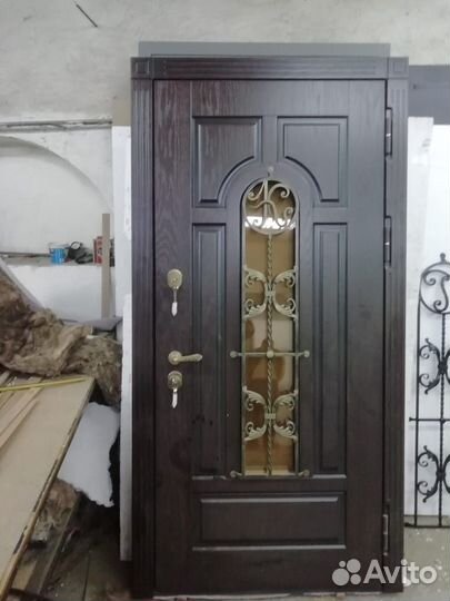 Дверь подъездная