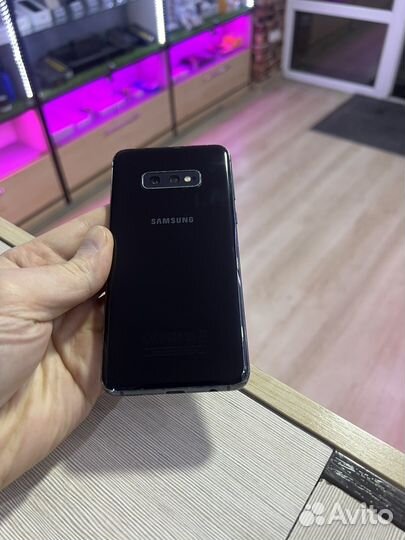 Samsung Galaxy S10e, 6/128 ГБ