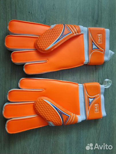 Перчатки вратаря