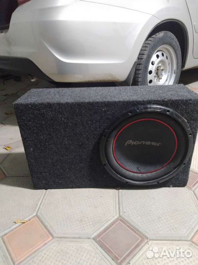 Автомобильный сабвуфер