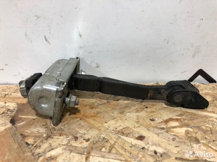 Ограничитель двери передний правый Opel Corsa D