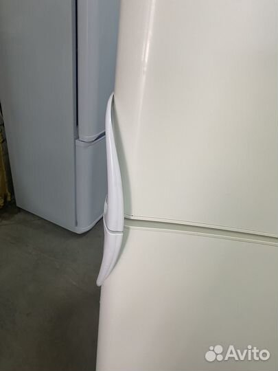 Холодильник Indesit 2.камеры.2 мотора.2m