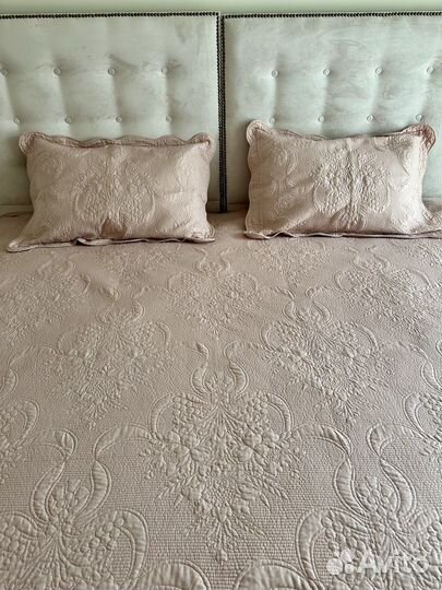 Покрывало на кровать и 2 наволочки