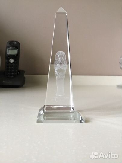 Хрустальное яйцо с фигурками внутри