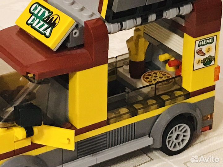 Конструктор Lego City Пиццерия на колесах