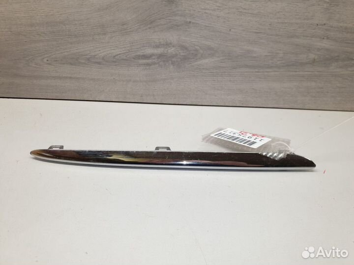 Молдинг решетки радиатора правый Mercedes A-klasse