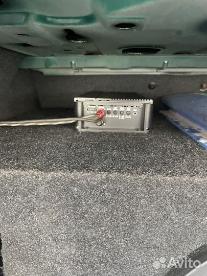 Автомобильный сабвуфер с усилителем