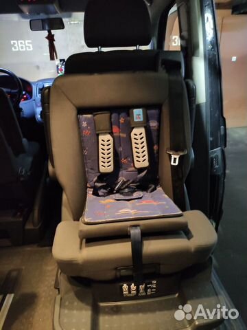 Поворотное сиденье Volkswagen MultivenT5 с детским
